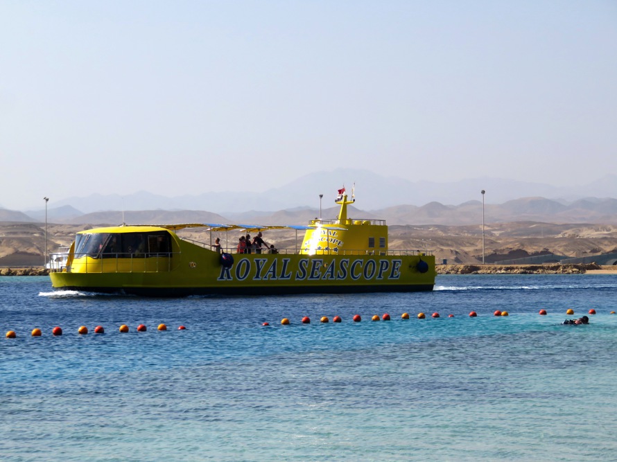 Ein Glasboot kommt auf Besuch