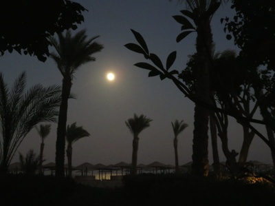 Vollmond Spiegelung im Meer