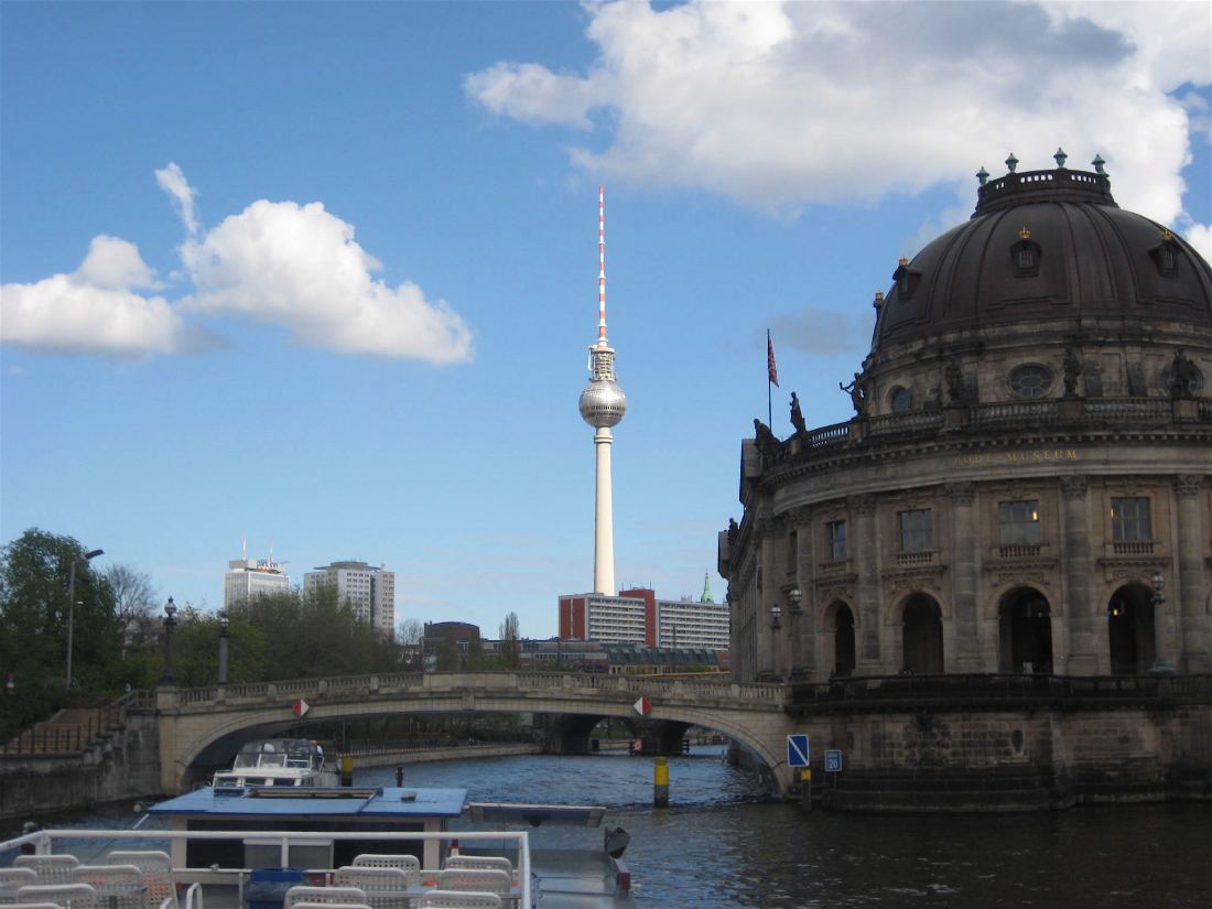 Rechts die Museumsinsel