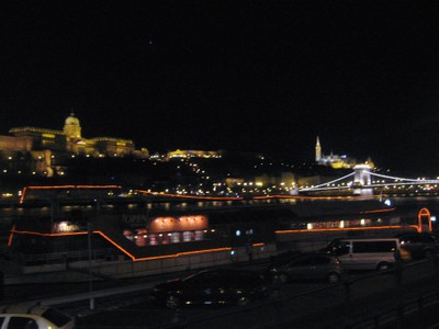 Hinten die Altstadt von Buda